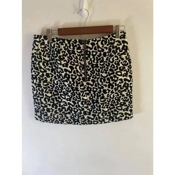 Kendall & Kylie Leopard Print Mini Skirt Size Medium EUC! 0300 - Picture 3 of 11